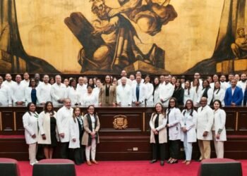 Dharuelly D’Aza lidera iniciativa para vincular al Congreso con el sector salud