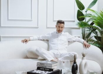 Carlos David conquista la escena musical con el lanzamiento de su esperado álbum Atemporal