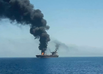 Tensión en Ormuz: lanchas iraníes atacan a un petrolero y disparan las alarmas internacionales