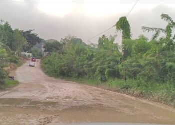 Hartos del abandono: exigen reconstrucción urgente de la carretera turística Tenares-Gaspar Hernández