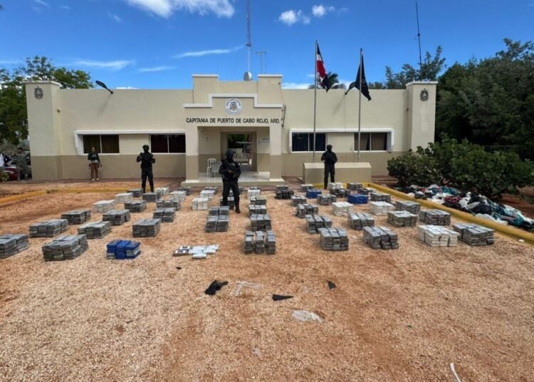 Incautan 1.6 toneladas de cocaína en Pedernales tras intenso tiroteo con la DNCD