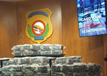 Decomisan 375 paquetes de cocaína en Peravia y arrestan a dos dominicanos implicados