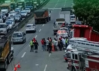 Tragedia en la autopista 6 de Noviembre: al menos 3 muertos tras accidente de camión en Hatillo