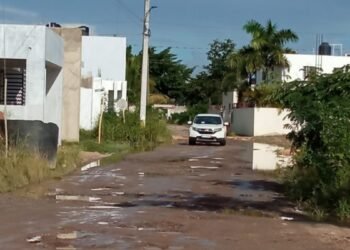 ¡Basta de polvo y hoyos! Residentes de Naíme III en SPM exigen urgente arreglo de sus calles