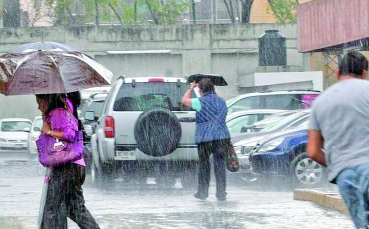 Alerta máxima por fuertes lluvias y oleaje peligroso este jueves