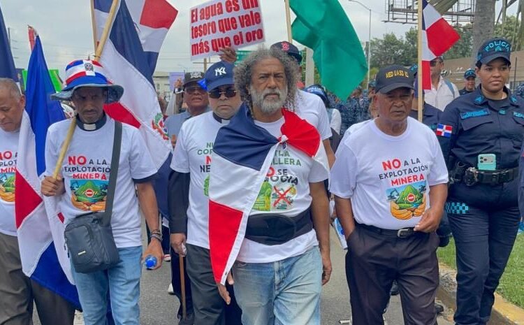 Protesta masiva en Santiago: campesinos exigen detener exploración minera en la cordillera septentrional