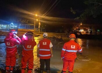 Cruz Roja intensifica operativos de ayuda en zonas devastadas por las inundaciones