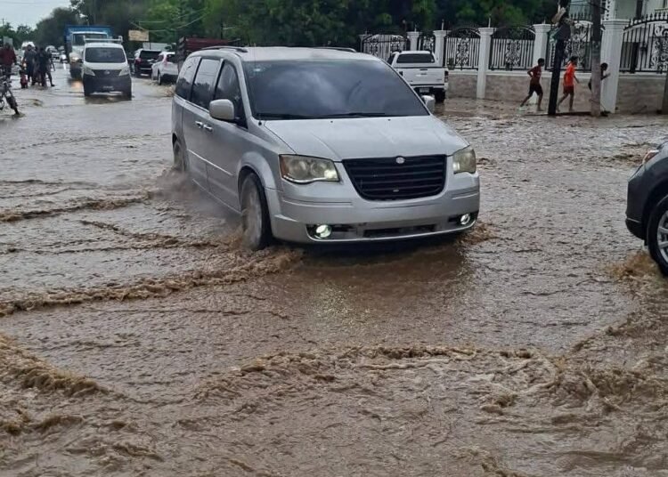 Caos por lluvias: inundaciones y derrumbes dejan más de 800 desplazados en el país