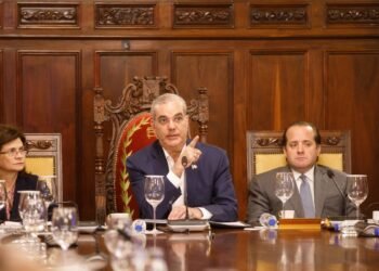 El Gobierno propone recortar a la mitad el presupuesto de los partidos políticos ante la crisis internacional