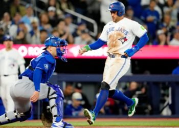 Los Azulejos activan a George Springer y designan para asignación a Eloy Jiménez