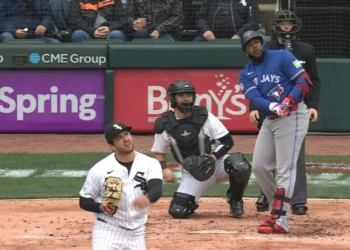 ¡Poder puro! Vladimir Guerrero Jr. conecta descomunal jonrón de 437 pies