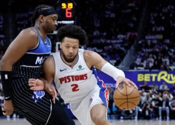 Cade Cunningham hace historia en Playoffs y mantiene vivo el sueño de Detroit ante Orlando