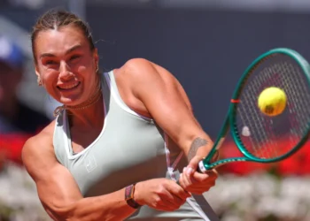 Un virus golpea a las estrellas del tenis mientras Sabalenka se mantiene firme