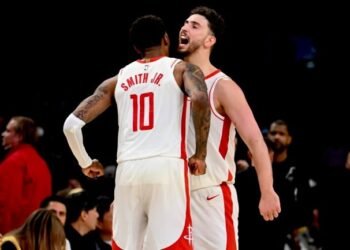 Los Rockets exhiben orgullo y remontan ante los Lakers en una noche épica