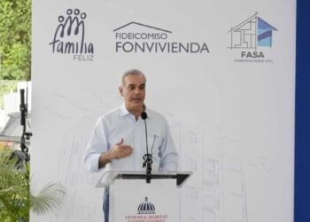 Abinader transforma a Guerra: anuncia plan masivo de asfalto y entrega de títulos de propiedad