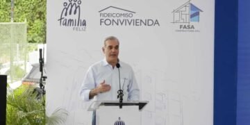 Abinader transforma a Guerra: anuncia plan masivo de asfalto y entrega de títulos de propiedad