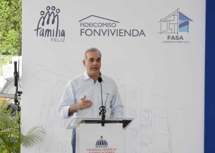 Abinader transforma a Guerra: anuncia plan masivo de asfalto y entrega de títulos de propiedad