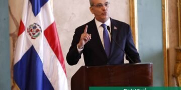 Luis Abinader celebra a los locutores dominicanos en su día con un mensaje especial