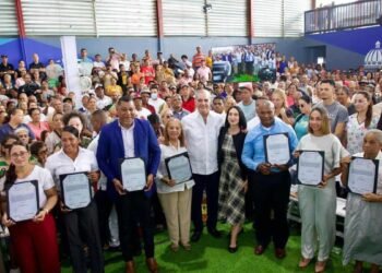 Adiós a la incertidumbre: Gobierno lanza plan masivo para entregar títulos de propiedad definitivos a parceleros