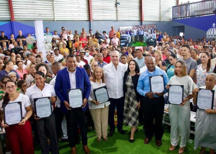 Adiós a la incertidumbre: Gobierno lanza plan masivo para entregar títulos de propiedad definitivos a parceleros