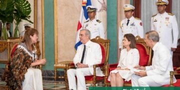 Abinader refuerza lazos diplomáticos al recibir a los nuevos embajadores en República Dominicana