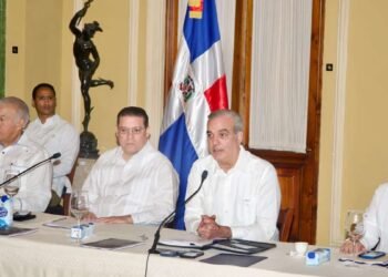 Gasolineras congelan precios: los combustibles no subirán durante la próxima semana