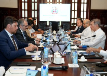 Crisis en Haití: Canciller sostiene reunión clave con líder de poderosa pandilla armada