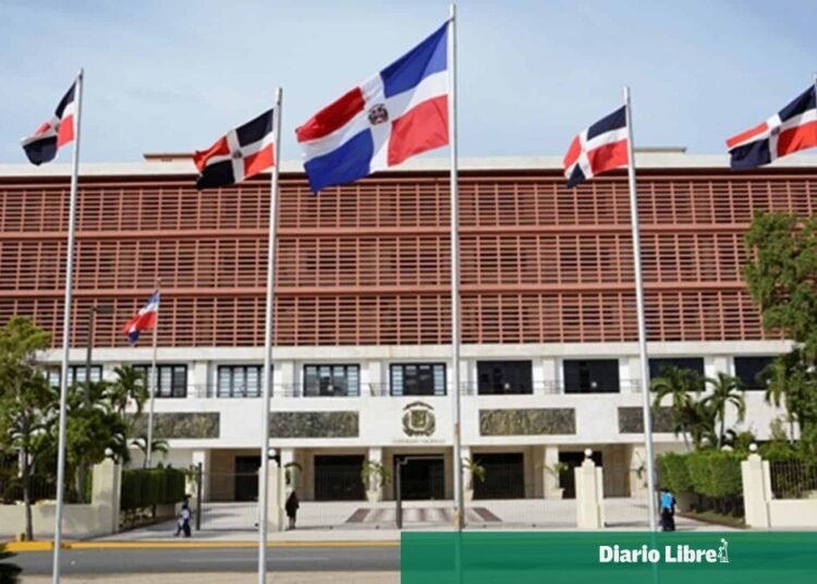 Abinader recibirá proyecto que liquida deuda histórica con contratistas del Estado