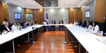 Crisis global: Gobierno abre diálogo de urgencia con gremios y sectores sociales para frenar el impacto