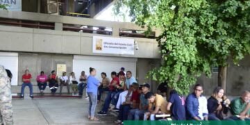 Caos en Santiago: largas filas y desesperación por lentitud en la renovación de cédulas