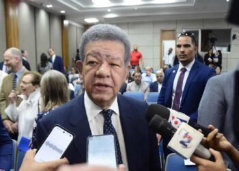 Leonel Fernández arremete contra el Gobierno por su manejo ante las lluvias actuales