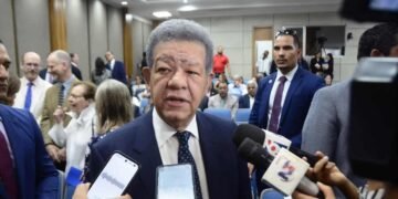 Leonel Fernández arremete contra el Gobierno por su manejo ante las lluvias actuales