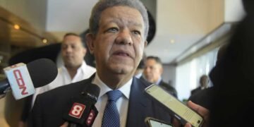 Leonel Fernández alerta sobre la improvisación y falta de rumbo del gobierno de Luis Abinader