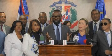 Hijos estarían obligados por ley a mantener a sus padres: todo lo que debes saber sobre esta propuesta