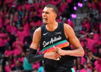 El impresionante debut de Victor Wembanyama en playoffs con los Spurs que hace historia