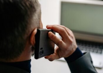 El auge del spam telefónico en América Latina: de molestia común a estafa financiera masiva