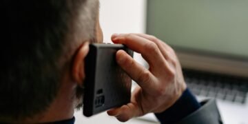 El auge del spam telefónico en América Latina: de molestia común a estafa financiera masiva