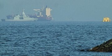 Barco desafía tensiones en Ormuz y logra histórica entrega de gas a India