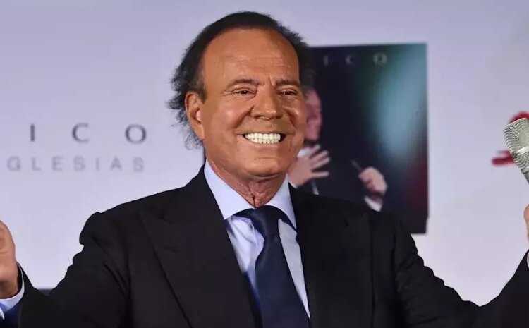 Julio Iglesias demanda a elDiario.es tras negarse a retractarse por las acusaciones de sus exempleadas