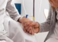 Por qué la escucha empática es la herramienta secreta que salva vidas en urgencias