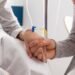 Por qué la escucha empática es la herramienta secreta que salva vidas en urgencias