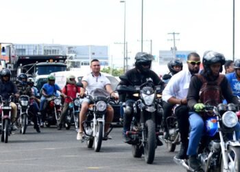 Indignación en Barahona: usuarios rechazan aumento de tarifa en motoconchos