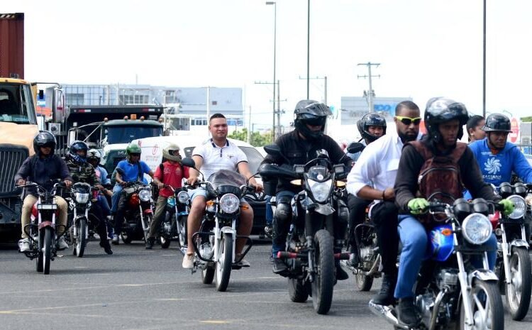 Indignación en Barahona: usuarios rechazan aumento de tarifa en motoconchos