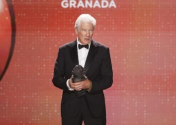 Richard Gere y Diana Silvers protagonizarán la esperada adaptación cinematográfica de Asymmetry