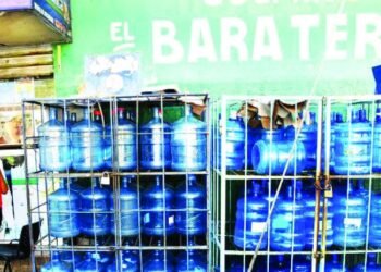 Golpe al bolsillo en Barahona: el precio del botellón de agua se dispara