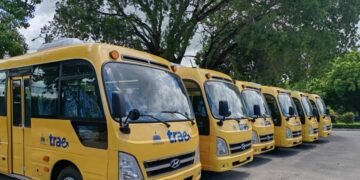 Brutal agresión en SDO: lo que se sabe del conductor escolar atacado por un motorista