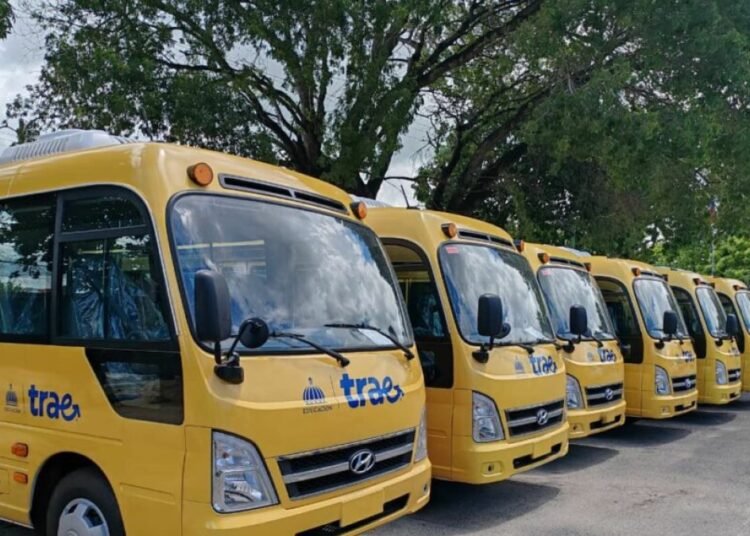 Brutal agresión en SDO: lo que se sabe del conductor escolar atacado por un motorista