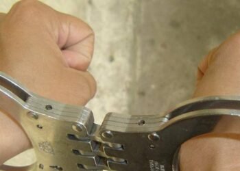 Cae estafador inmobiliario: arrestan a hombre tras millonario fraude con propiedades