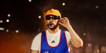 Hackeo de pizarras digitales en colegios andaluces: investigan la reproducción no autorizada de canciones de Bad Bunny