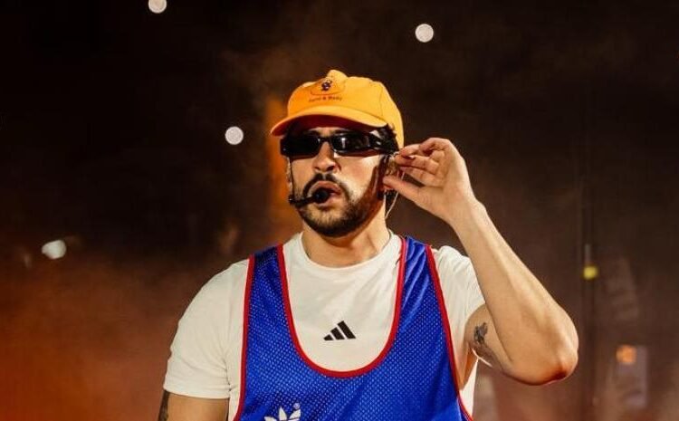 Hackeo de pizarras digitales en colegios andaluces: investigan la reproducción no autorizada de canciones de Bad Bunny